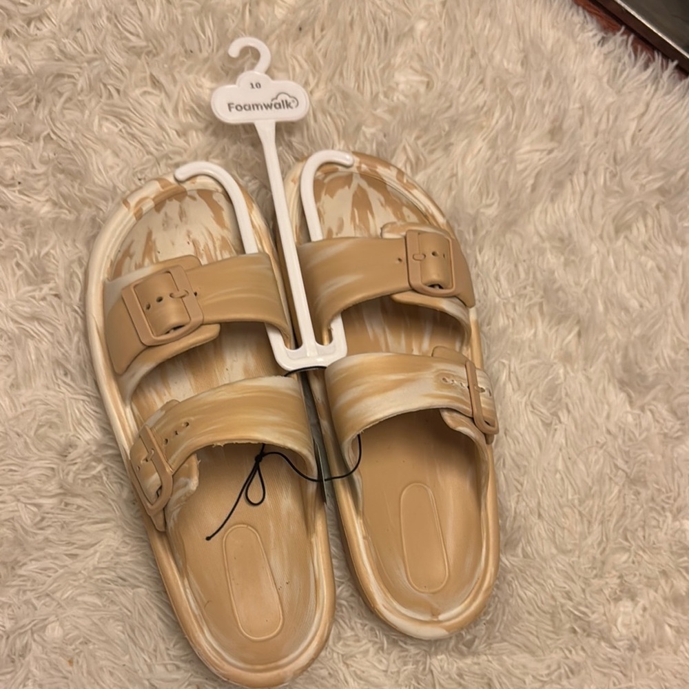 Forever 21 Tan Women's Slippers